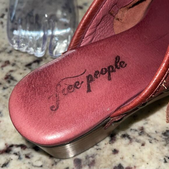 Free People Womens Culver City Studded Wooden‎ Platform Clogs Mahogany Size 38.5 - Picture 9 of 11